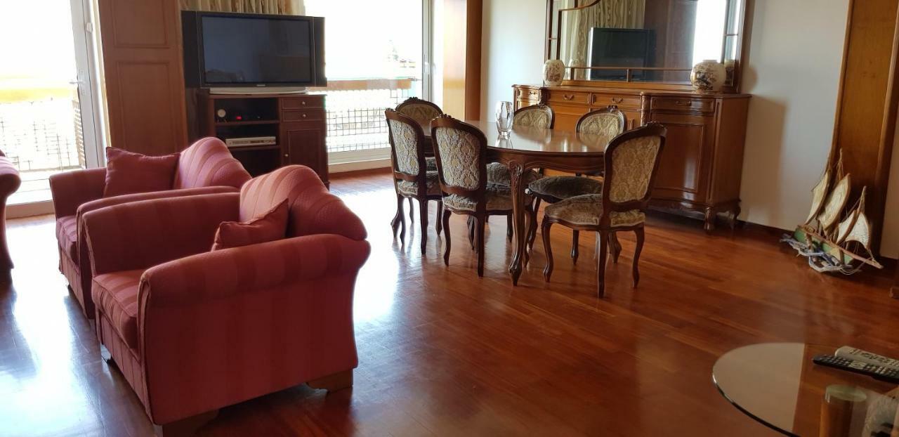 Perfect Beachfront Apartment Athens Ngoại thất bức ảnh