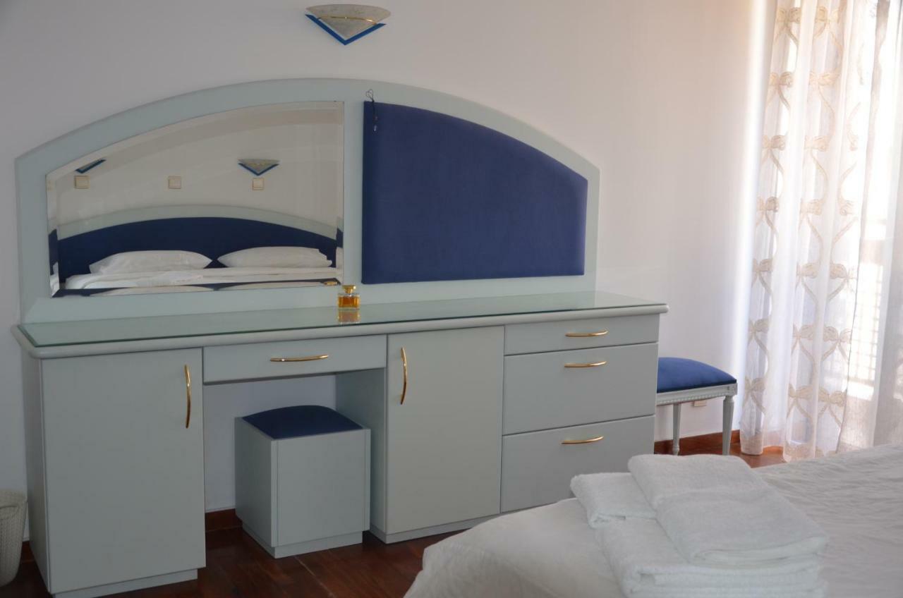 Perfect Beachfront Apartment Athens Ngoại thất bức ảnh